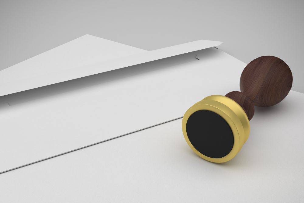 مهر و امضای مترجم رسمی قوه قضائیه بر روی ترجمه مدارک عربی.